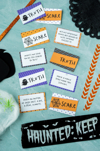 Halloween Truth or Scare Game (100 cards)